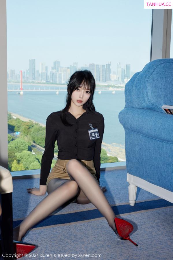 玥儿玥  [XiuRen]高清写真图 2024.10.18 No.9309 玥儿玥er 短裙黑丝第17张图片